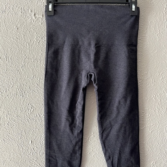 SPANX look at me now  Seamless Women’s Gray leggings size M - Picture 9 of 14